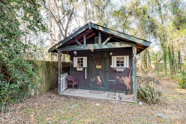 2 Ole Oak Road, Savannah, GA 31410