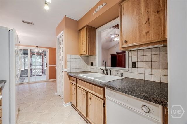 2 Ole Oak Road, Savannah, GA 31410