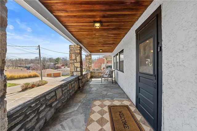 100 Anchor Drive, Lake Tapawingo, MO 64015