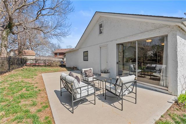 100 Anchor Drive, Lake Tapawingo, MO 64015