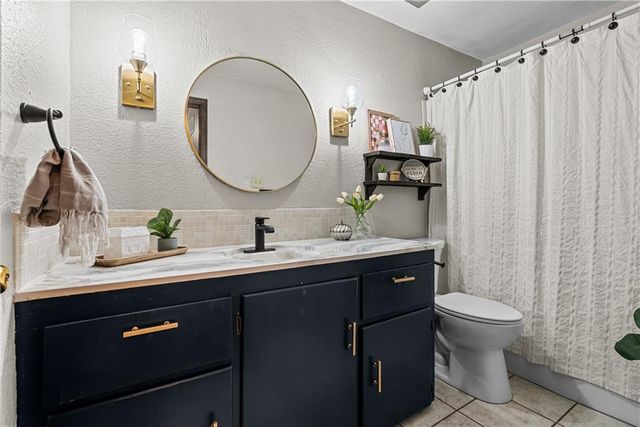 100 Anchor Drive, Lake Tapawingo, MO 64015