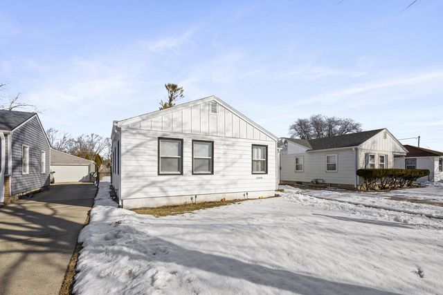 2240 W Lawn AVENUE, Milwaukee, WI 53209