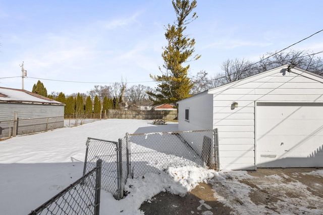 2240 W Lawn AVENUE, Milwaukee, WI 53209