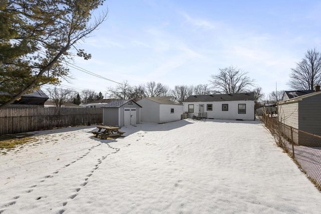 2240 W Lawn AVENUE, Milwaukee, WI 53209