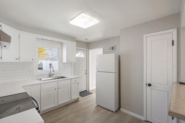 2240 W Lawn AVENUE, Milwaukee, WI 53209