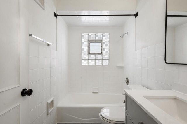 2240 W Lawn AVENUE, Milwaukee, WI 53209