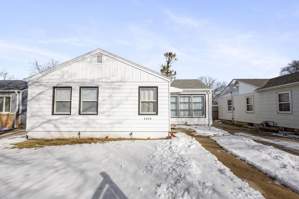 2240 W Lawn AVENUE, Milwaukee, WI 53209