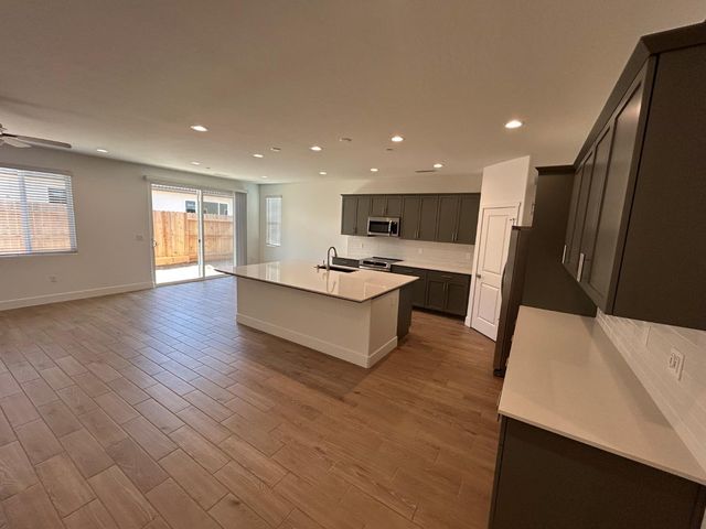 2873 E Corteza Drive, Fresno, CA 93730