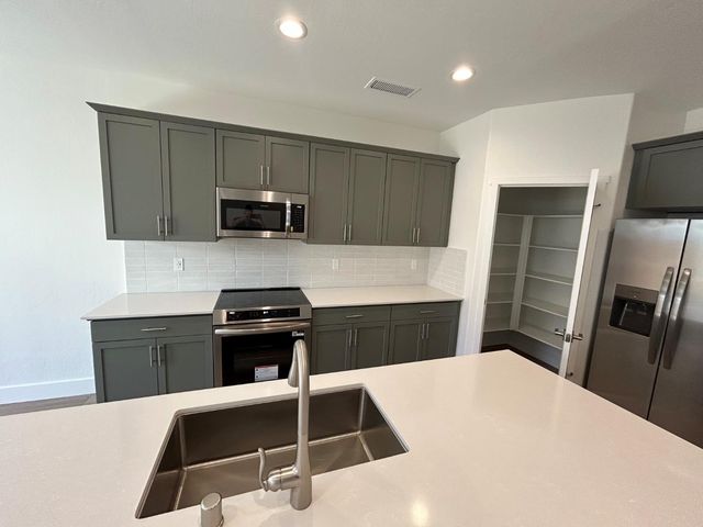 2873 E Corteza Drive, Fresno, CA 93730