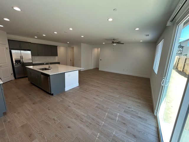 2873 E Corteza Drive, Fresno, CA 93730