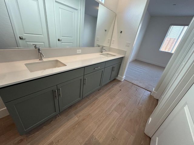 2873 E Corteza Drive, Fresno, CA 93730