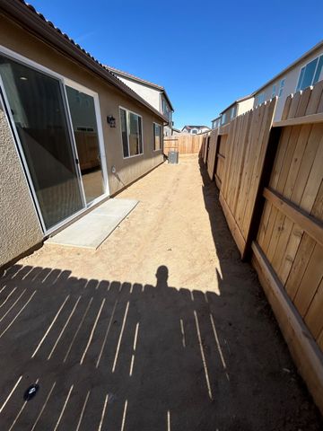 2873 E Corteza Drive, Fresno, CA 93730