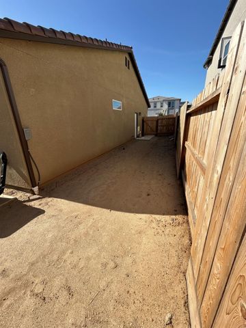 2873 E Corteza Drive, Fresno, CA 93730