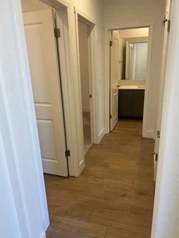 2873 E Corteza Drive, Fresno, CA 93730