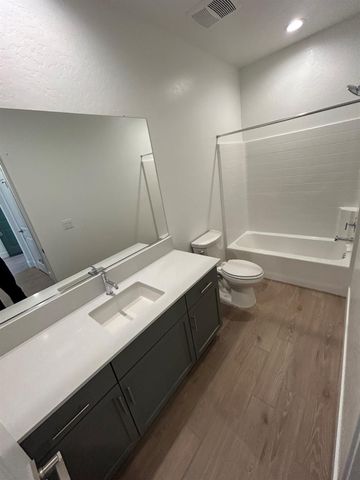 2873 E Corteza Drive, Fresno, CA 93730