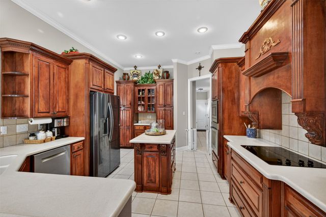 334 Saint Charles Boulevard, Shreveport, LA 71106