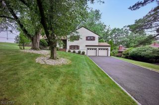 19 Bear Brook Ln, Livingston Twp., NJ 07039