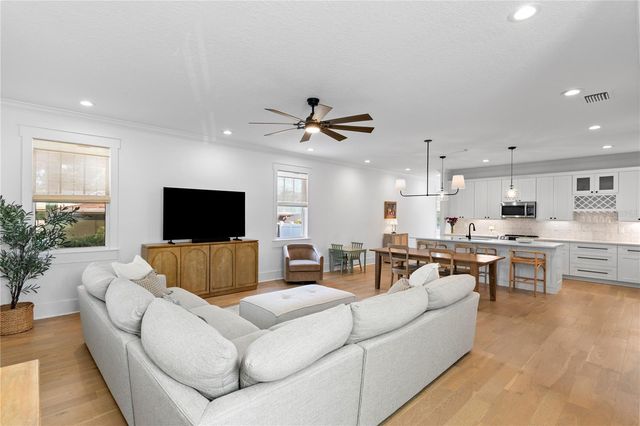213 W ELM STREET, Tampa, FL 33604