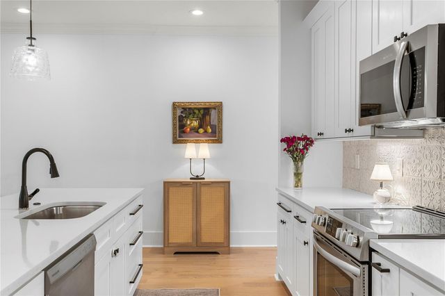 213 W ELM STREET, Tampa, FL 33604