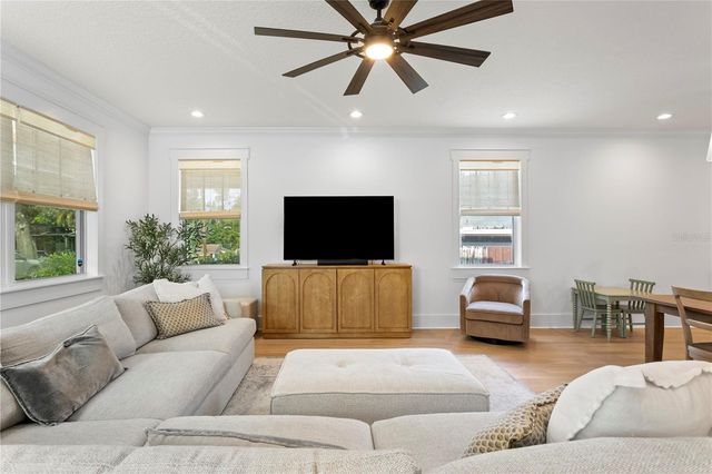 213 W ELM STREET, Tampa, FL 33604