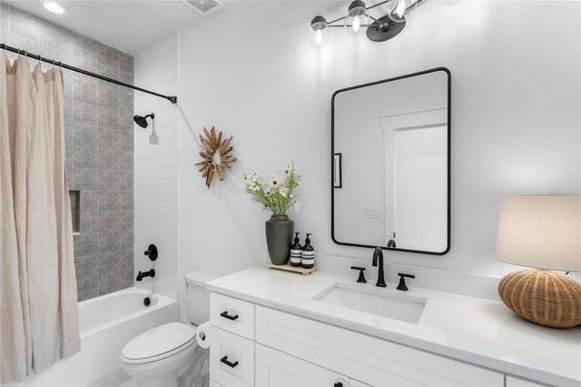 213 W ELM STREET, Tampa, FL 33604