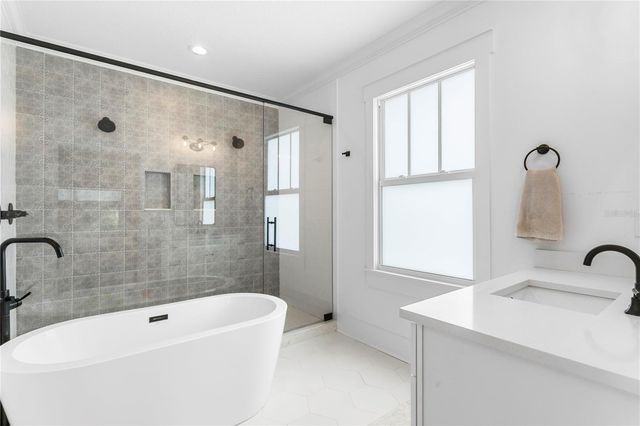 213 W ELM STREET, Tampa, FL 33604