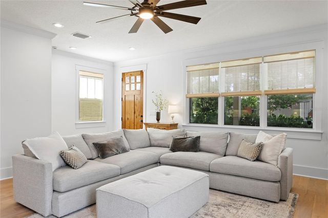 213 W ELM STREET, Tampa, FL 33604