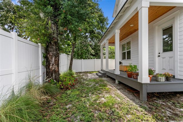 213 W ELM STREET, Tampa, FL 33604