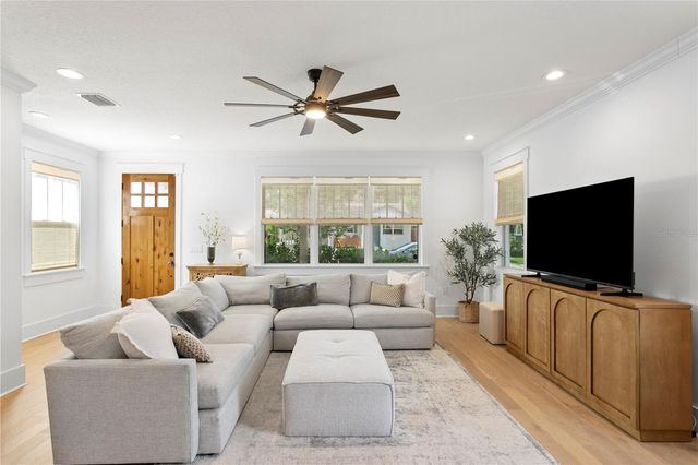 213 W ELM STREET, Tampa, FL 33604