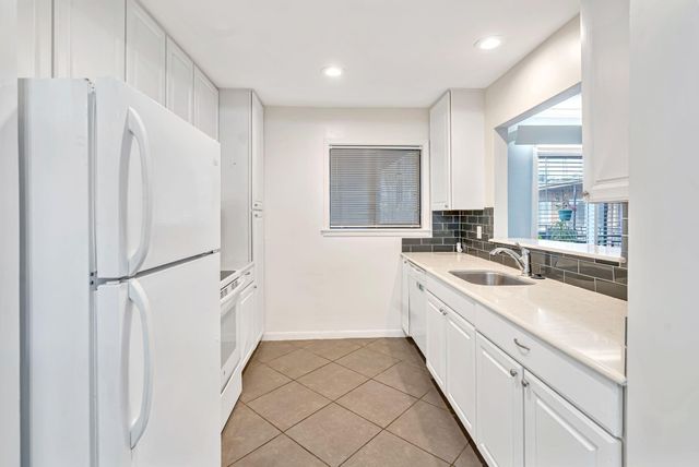 3809 N Braeswood Boulevard 30, Houston, TX 77025