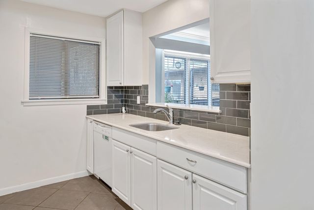 3809 N Braeswood Boulevard 30, Houston, TX 77025