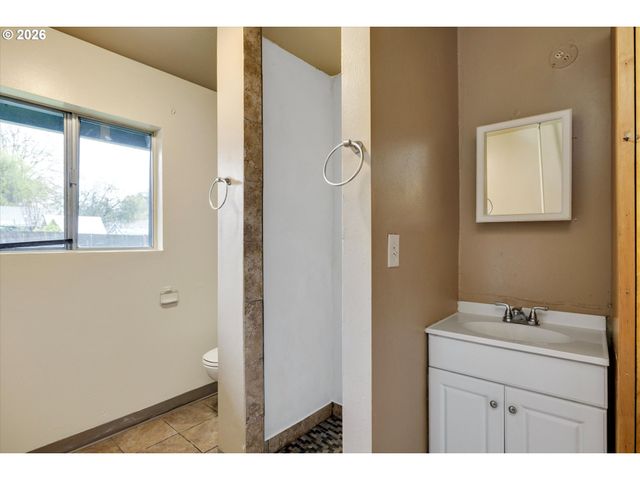 3000 Ne 89TH Ave, Portland, OR 97220