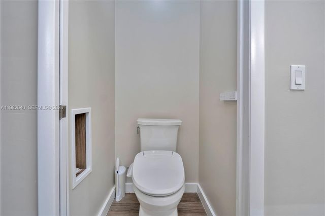 230 NE 212th St, Miami, FL 33179