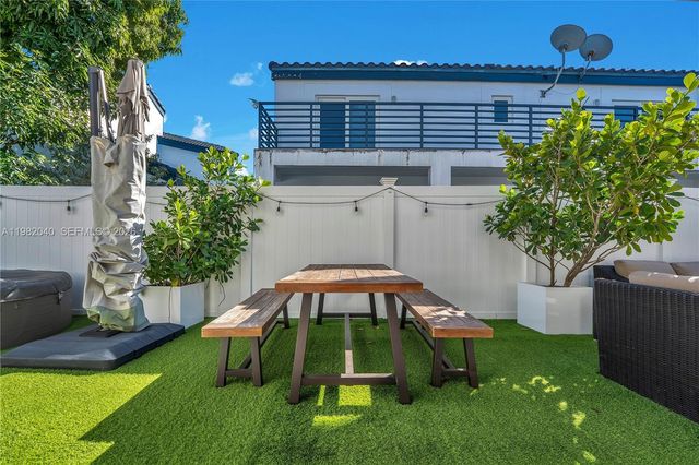 230 NE 212th St, Miami, FL 33179