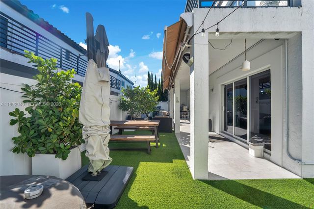 230 NE 212th St, Miami, FL 33179