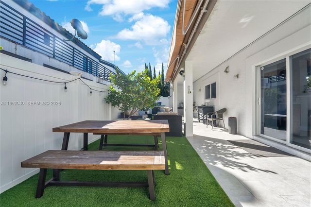 230 NE 212th St, Miami, FL 33179