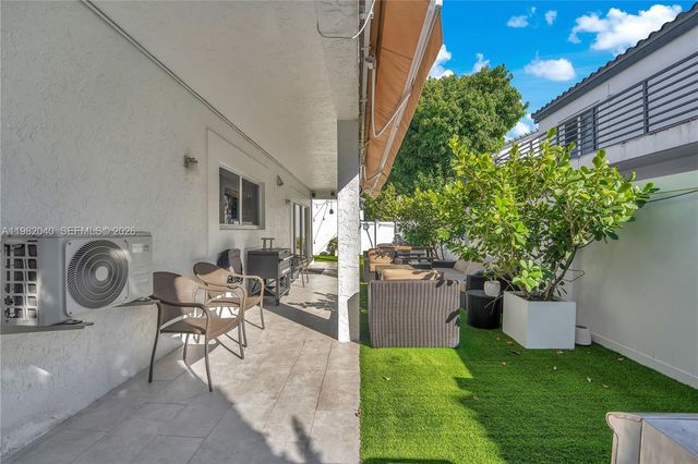 230 NE 212th St, Miami, FL 33179