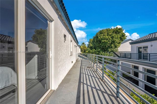 230 NE 212th St, Miami, FL 33179