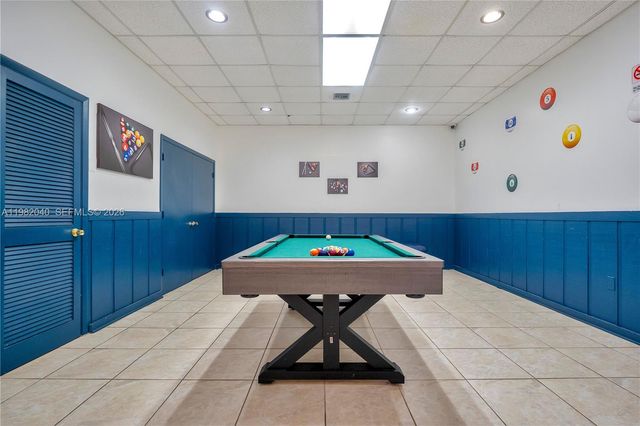 230 NE 212th St, Miami, FL 33179