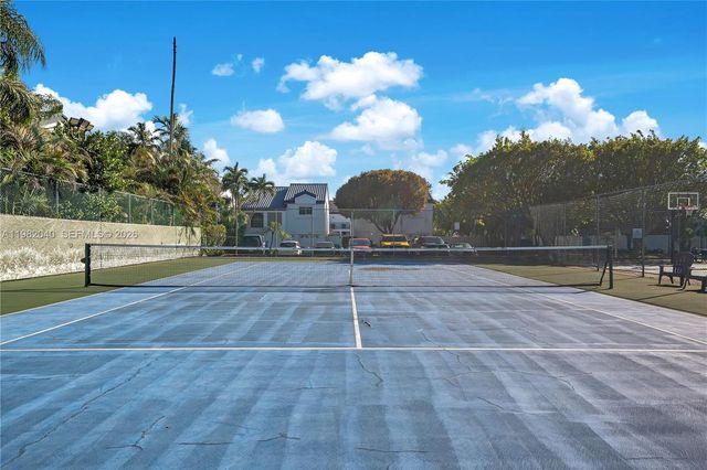 230 NE 212th St, Miami, FL 33179