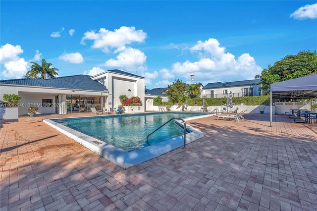 230 NE 212th St, Miami, FL 33179