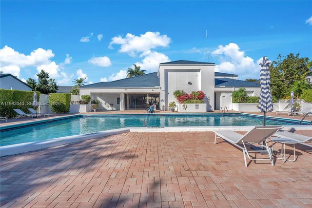 230 NE 212th St, Miami, FL 33179