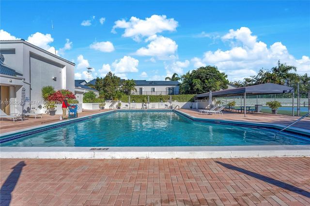 230 NE 212th St, Miami, FL 33179