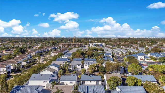 230 NE 212th St, Miami, FL 33179