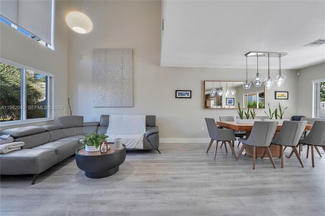 230 NE 212th St, Miami, FL 33179