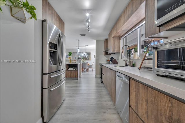 230 NE 212th St, Miami, FL 33179