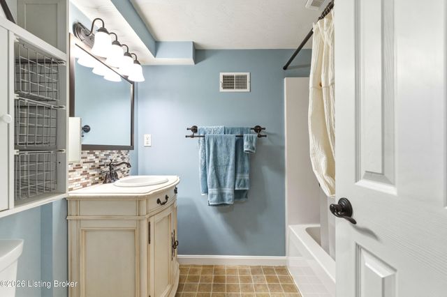 3923 Grandview Ave, Louisville, KY 40207
