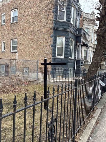 3929 W Monroe Street, Chicago, IL 60624