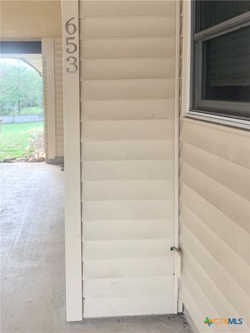 653 Rock Street, New Braunfels, TX 78130