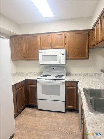 653 Rock Street, New Braunfels, TX 78130